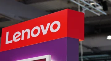 لينوفو تبهر عشاق الألعاب بمنصة محمولة جديدة تضم شاشة فريدة قابلة للطي